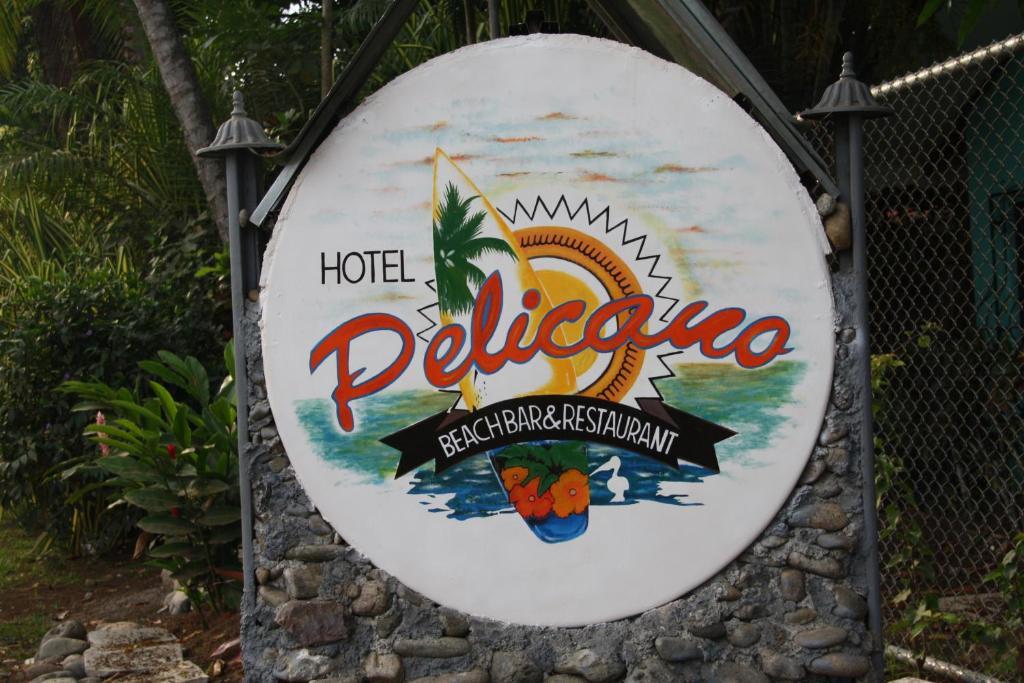 Pelican Beachfront Hotel エステリリョス・エステ エクステリア 写真