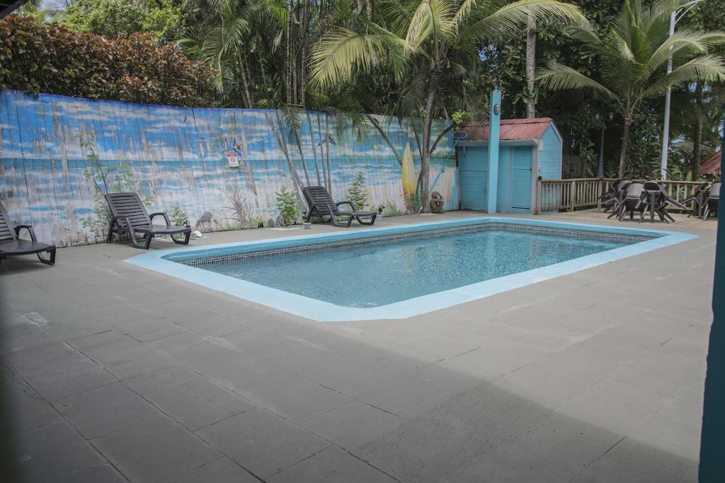 Pelican Beachfront Hotel エステリリョス・エステ エクステリア 写真