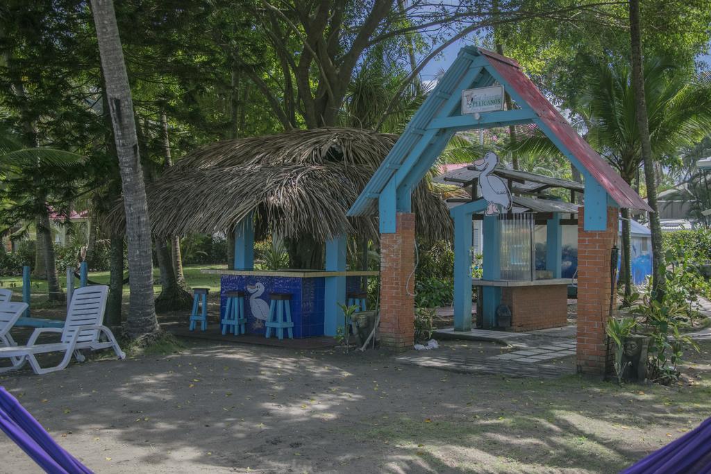 Pelican Beachfront Hotel エステリリョス・エステ エクステリア 写真